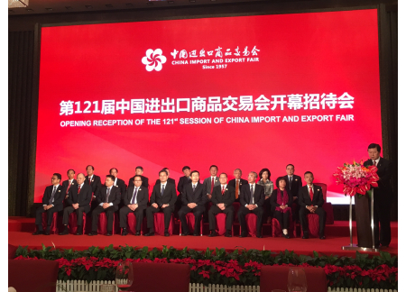 3出席開幕招待會
