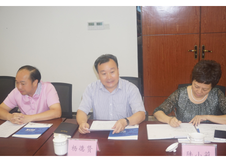 7電白區委常委、常務副區長楊德賢發言(中)