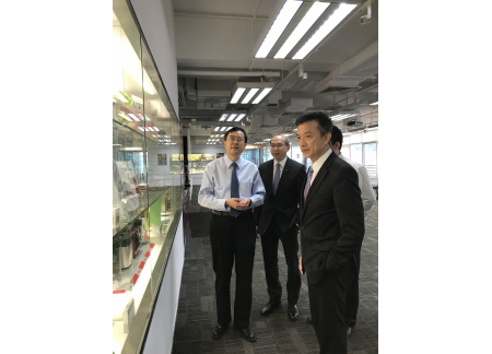 4參觀展開廳現場情況
