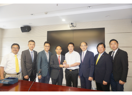 4駐粵辦致送紀念品給環保廳