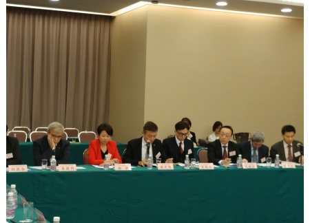 2协会主席叶中贤博士发言(左三)