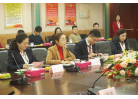 3完美(中國)有限公司總經理趙建紅(左二)介紹情況