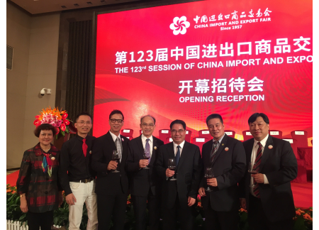 2與領導合影(一)