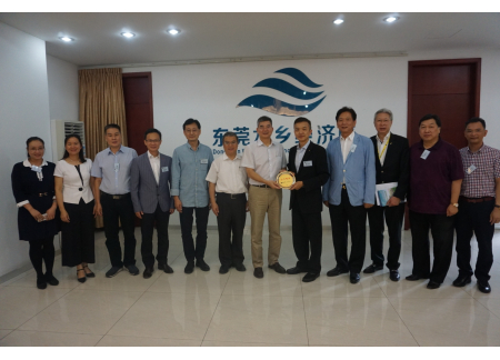 致送纪念品给水乡新城管委会