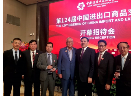3与钱克明副部长（右三）合照